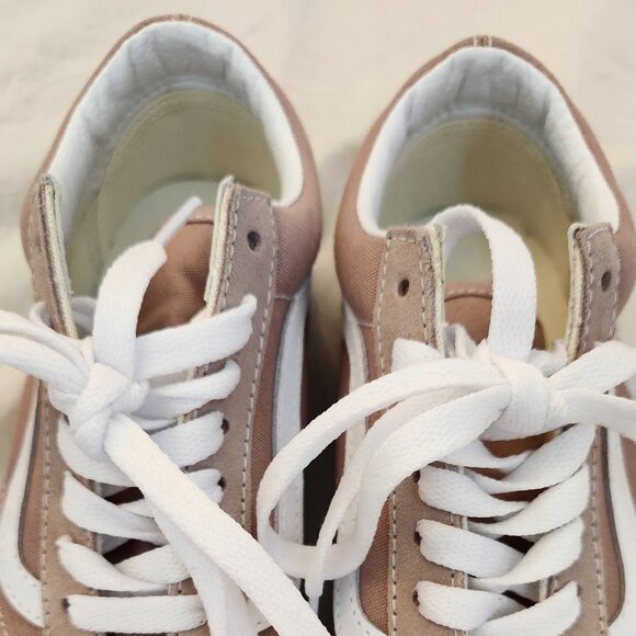 Like New - Vans Old Skool Shoe  - Size 5.5 - Picture 12 of 15